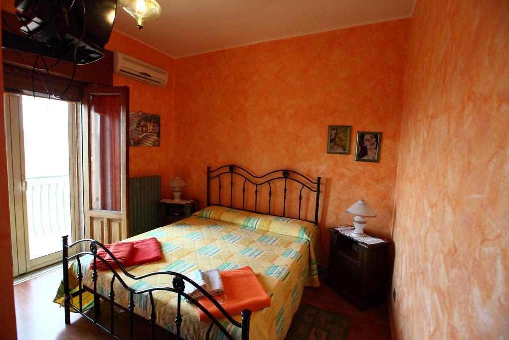 Casa Albergo La Terza Stella Agira Номер фото