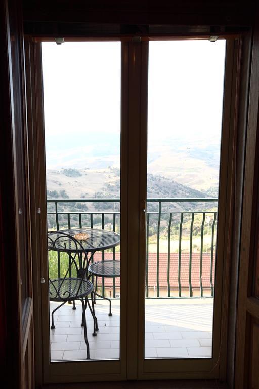 Casa Albergo La Terza Stella Agira Номер фото