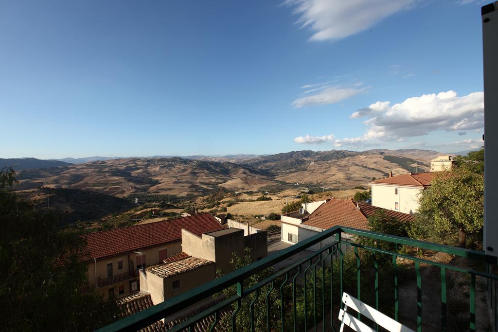 Casa Albergo La Terza Stella Agira Номер фото